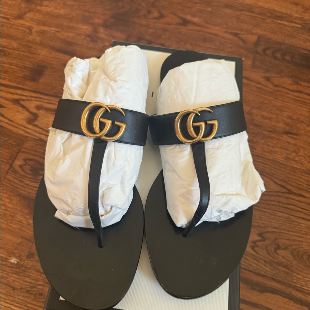 Gucci women’s thong flip flops